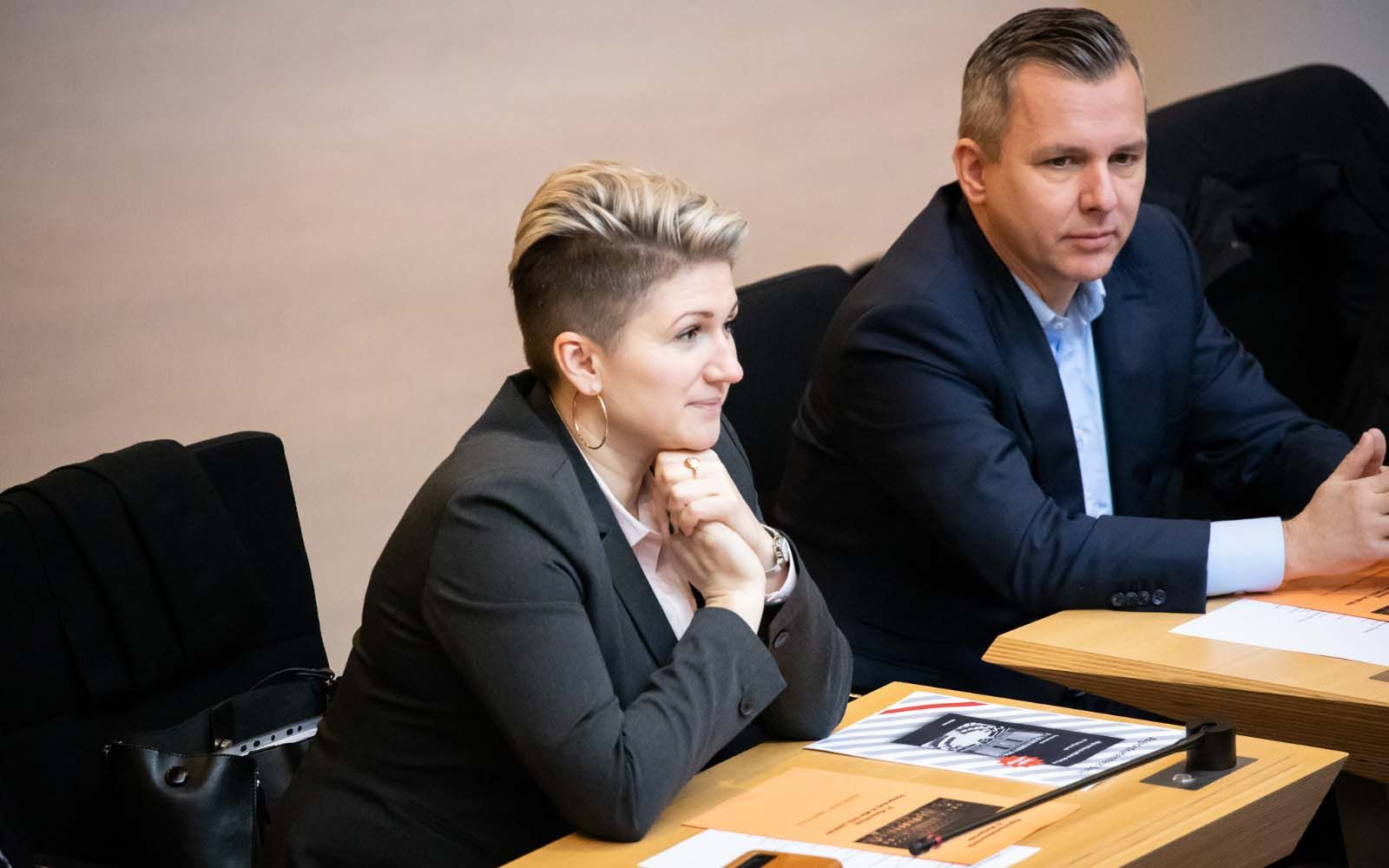 Foto Olga Gauks und Alexander J. Herrmann bei der konstituierende Sitzung des Abgeordnetenhauses von Berlin 2023